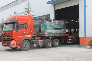 發(fā)往新疆的柴油發(fā)電機(jī)組近日裝車(chē)