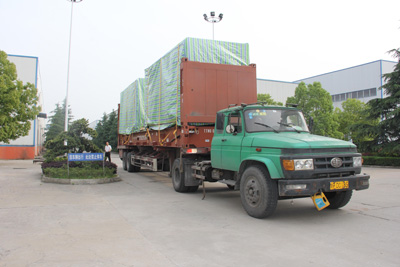 發往國外發電機組已裝車發貨1